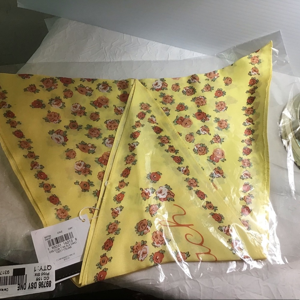 COACH NWT Essential Tea Rose Silk Diamond Scarf Pastel YellowMSRP$78